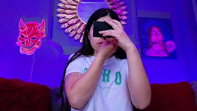 Julieta Russell online show from 7, 3, 2025