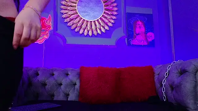 Julieta Russell online show from 7, 3, 2025