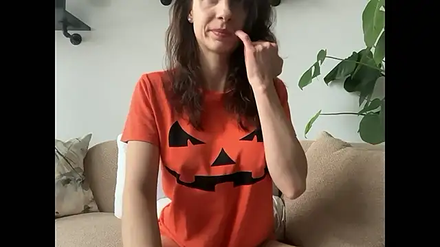 Snapshot of Mary_Wet chatting on 17, 10, 2025 Mary Wet online show from 17, 10, 2025