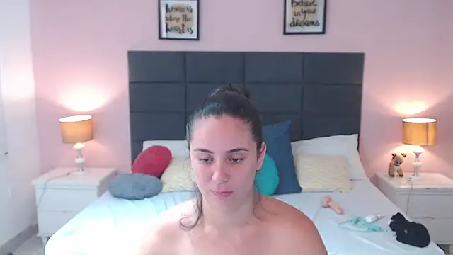 MadisonJenner online show from 3, 2, 2025