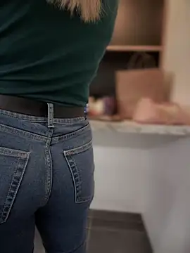 HotXMom online show from 31, 1, 2025