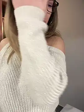 HotXMom online show from 1, 3, 2025