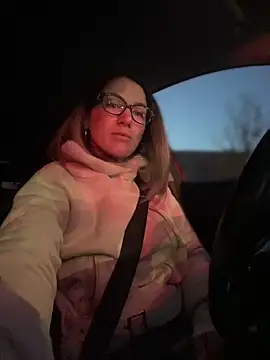 HotXMom online show from 7, 3, 2025