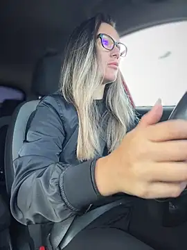 HotXMom online show from 18, 9, 2025