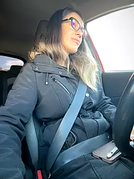 HotXMom online show from 3, 11, 2025