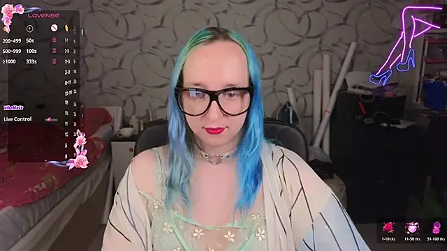 Snapshot of TheTrixy chatting on 10, 6, 2026 TheTrixy online show from 10, 6, 2026