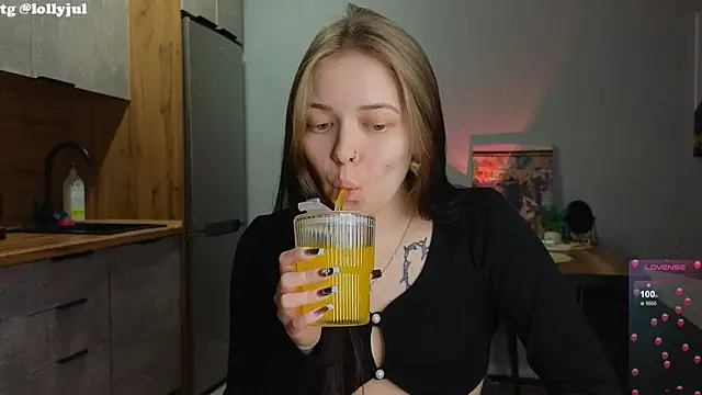 Snapshot of doll_lol_ chatting on 3, 3, 2025 doll lol online show from 3, 3, 2025