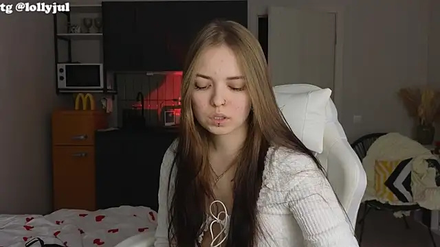 Snapshot of doll_lol_ chatting on 29, 9, 2025 doll lol online show from 29, 9, 2025