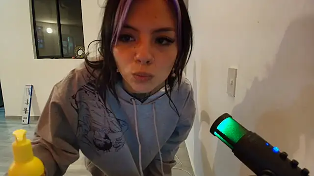 Alicia Ortiiz online show from 31, 1, 2025