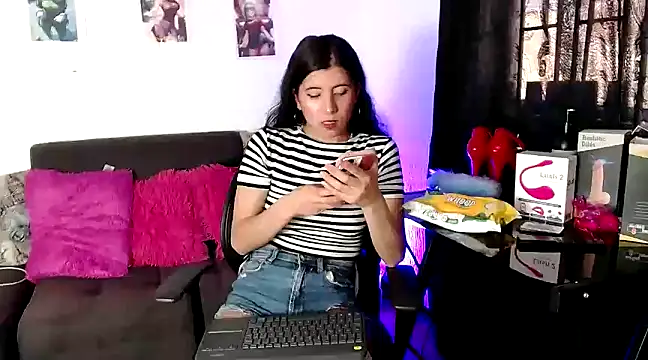 Snapshot of Yeimy_sweetf chatting on 2, 2, 2025 Yeimy sweetf online show from 2, 2, 2025