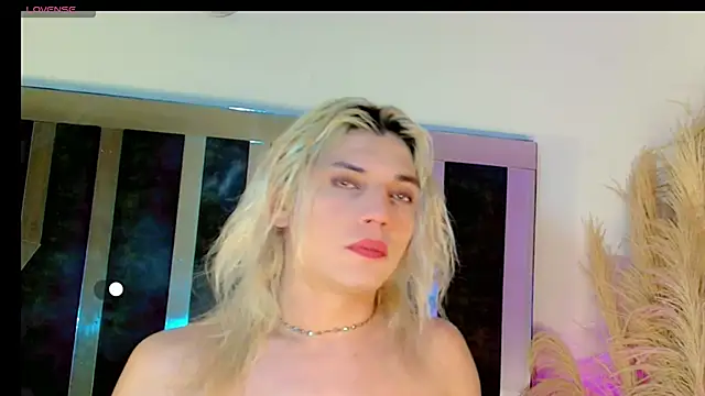 Snapshot of honey_skin chatting on 19, 4, 2026 honey skin online show from 19, 4, 2026