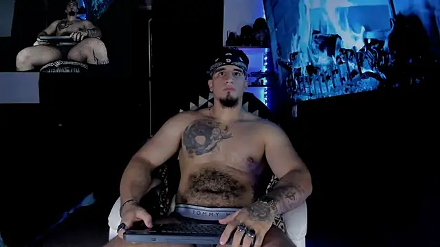 Snapshot of kingbear777 chatting on 21, 12, 2024 kingbear777 online show from 21, 12, 2024