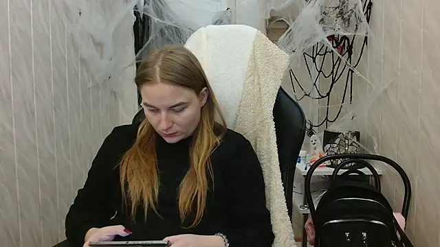 Snapshot of ElenaMaeer chatting on 28, 10, 2025 ElenaMaeer online show from 28, 10, 2025