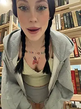 Snapshot of Melissa_crazy chatting on 6, 5, 2026 Melissa crazy online show from 6, 5, 2026