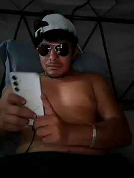 Snapshot of GusssHOT chatting on 3, 10, 2025 GusssHOT online show from 3, 10, 2025