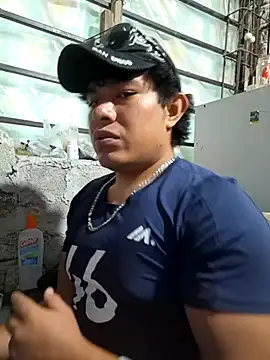 Snapshot of GusssHOT chatting on 9, 10, 2025 GusssHOT online show from 9, 10, 2025