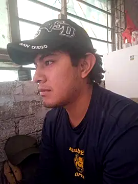 Snapshot of GusssHOT chatting on 17, 10, 2025 GusssHOT online show from 17, 10, 2025