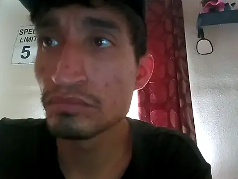 Snapshot of lRainbowBoy chatting on 8, 4, 2026 lRainbowBoy online show from 8, 4, 2026