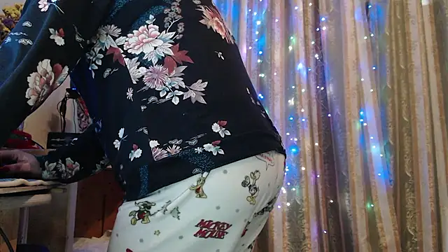 amorelara online show from 13, 1, 2026