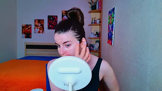 Miss Arwen online show from 6, 3, 2025