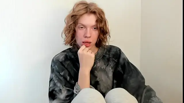 StellaDavis online show from 2, 10, 2025