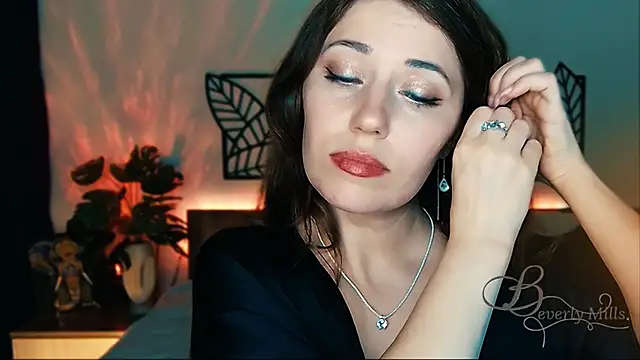 MissBeverlyMills online show from 25, 1, 2025