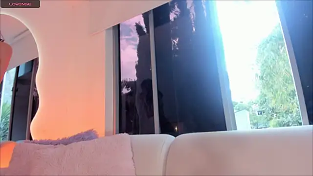 Megan-holly online show from 2, 11, 2025