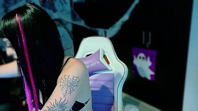 Snapshot of Madison_Jackson chatting on 15, 10, 2025 Madison Jackson online show from 15, 10, 2025