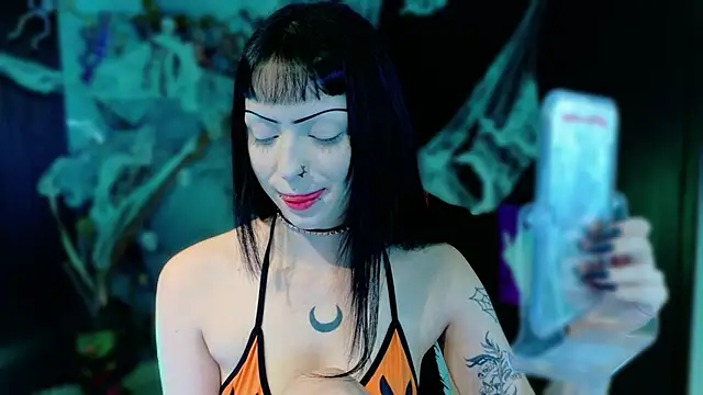 Snapshot of Madison_Jackson chatting on 28, 10, 2025 Madison Jackson online show from 28, 10, 2025