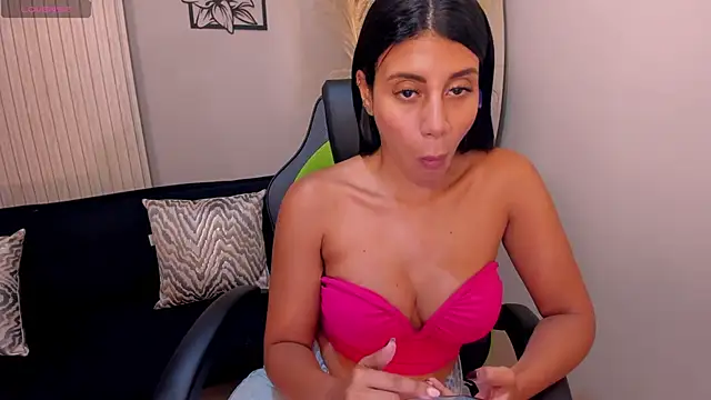 CharlotteCox  online show from 30, 10, 2025