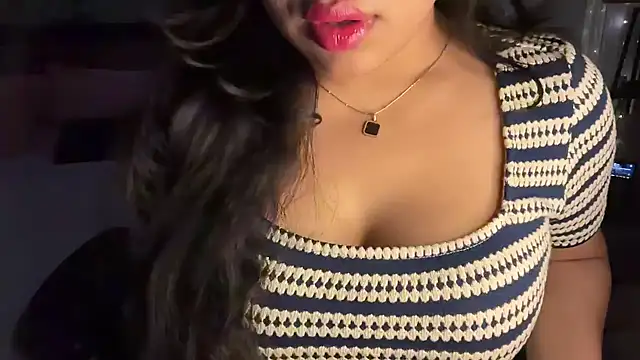 Snapshot of Spice-Summi chatting on 12, 5, 2026 Spice-Summi online show from 12, 5, 2026