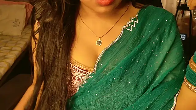 Snapshot of Spice-Summi chatting on 14, 7, 2026 Spice-Summi online show from 14, 7, 2026