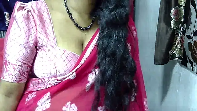 Snapshot of samyukthapuretelugu chatting on 4, 3, 2025 samyukthapuretelugu online show from 4, 3, 2025