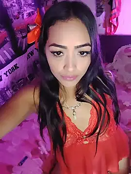 Snapshot of latiinahot chatting on 6, 8, 2026 latiinahot online show from 6, 8, 2026