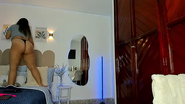 Snapshot of layla_vanegas chatting on 20, 6, 2026 layla vanegas online show from 20, 6, 2026