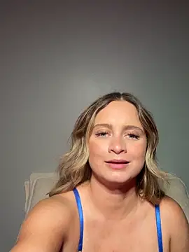 Snapshot of Sophie_Raegan chatting on 28, 10, 2025 Sophie Raegan online show from 28, 10, 2025