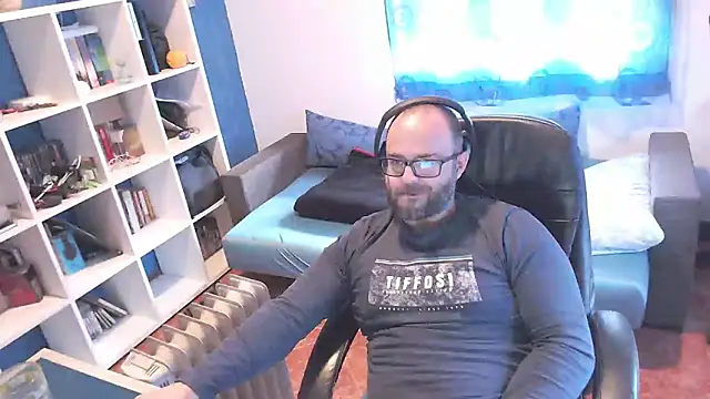 ravingr4d4 online show from 18, 3, 2025