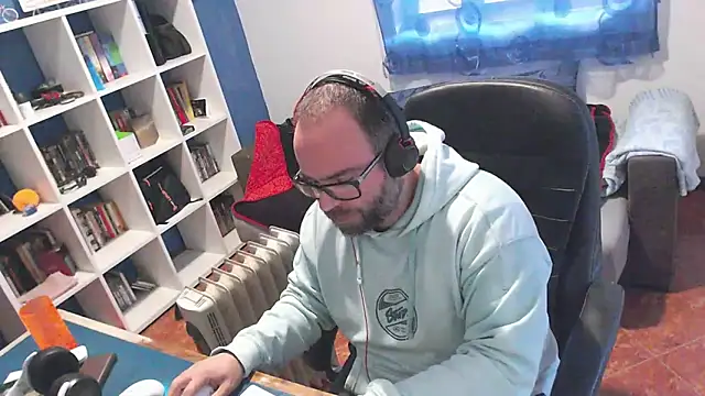 ravingr4d4 online show from 2, 12, 2025