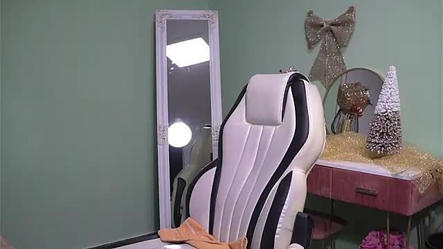 CelineConner online show from 13, 12, 2024