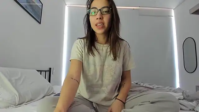 Snapshot of Sophi__a chatting on 5, 2, 2026 Sophi a online show from 5, 2, 2026