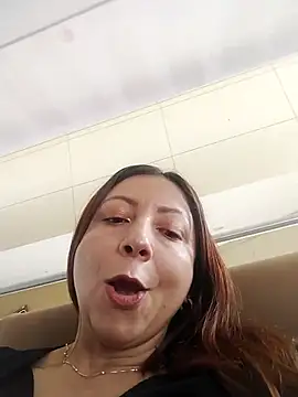 Snapshot of malusexy33 chatting on 4, 10, 2025 malusexy33 online show from 4, 10, 2025