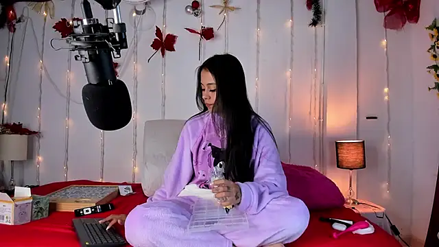 Snapshot of thamaral1 chatting on 15, 12, 2024 thamaral1 online show from 15, 12, 2024