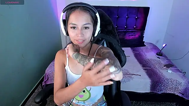 Snapshot of thamaral1 chatting on 11, 1, 2025 thamaral1 online show from 11, 1, 2025