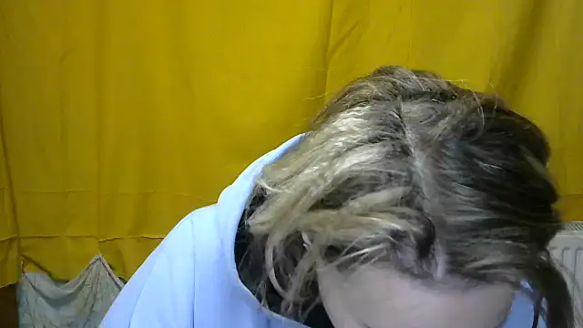 Snapshot of wLESLYMOSw chatting on 12, 3, 2025 wLESLYMOSw online show from 12, 3, 2025