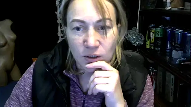 Snapshot of wLESLYMOSw chatting on 17, 10, 2025 wLESLYMOSw online show from 17, 10, 2025