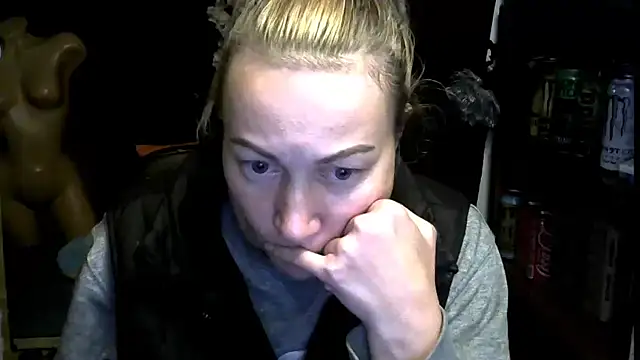 Snapshot of wLESLYMOSw chatting on 18, 11, 2025 wLESLYMOSw online show from 18, 11, 2025