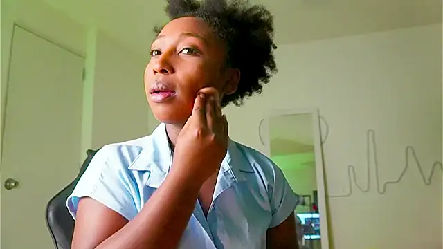 EmmaSanzz  online show from 29, 9, 2025