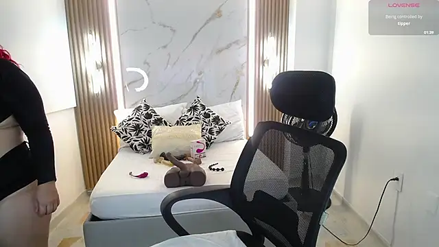 Mariana Rojas online show from 15, 2, 2026