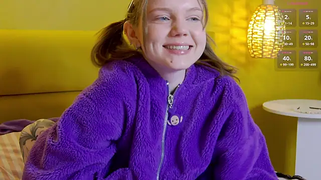 Snapshot of lessysweety chatting on 5, 5, 2026 lessysweety online show from 5, 5, 2026