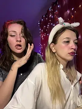 Dooubletroublee online show from 26, 1, 2025